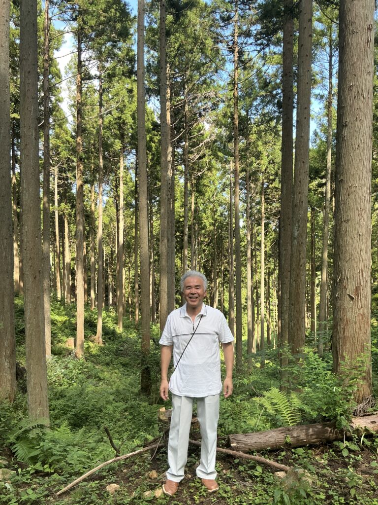 コースターに使用した杉林の森林所有者・阿部さん